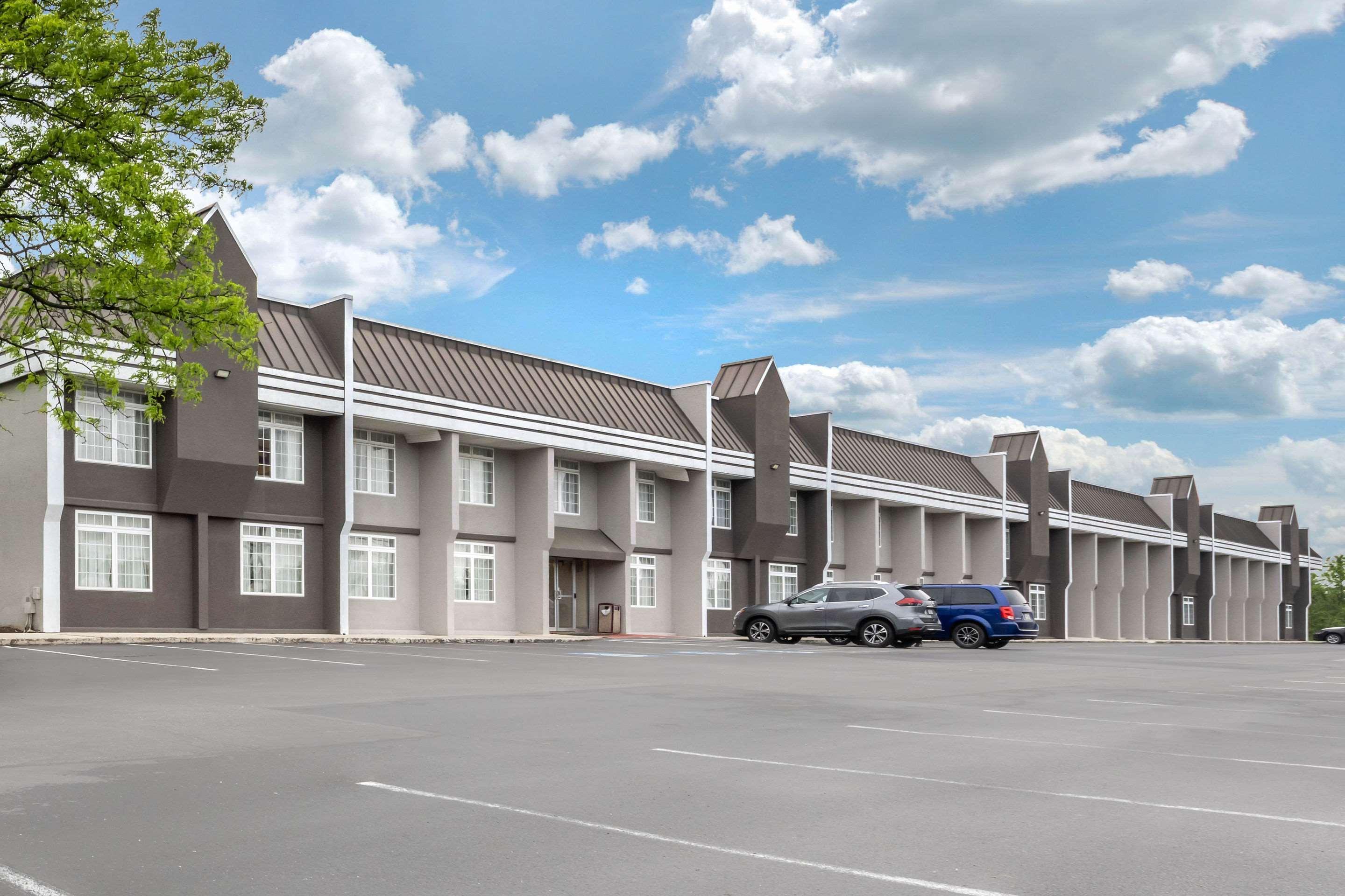Clarion Hotel And Conference Center Harrisburg West New Cumberland Eksteriør billede