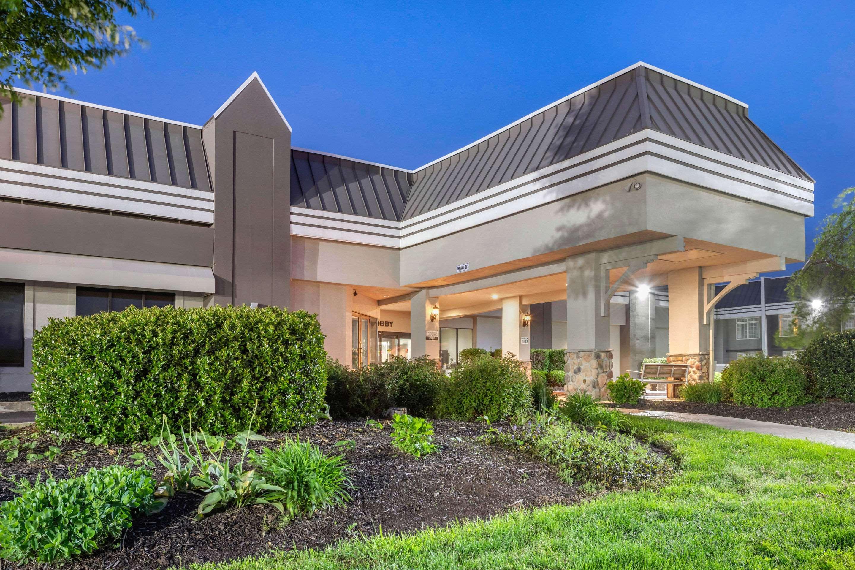 Clarion Hotel And Conference Center Harrisburg West New Cumberland Eksteriør billede